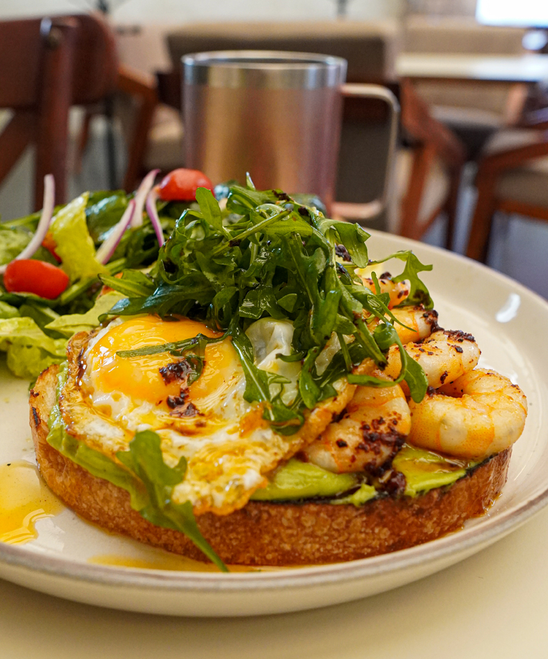 Avocado shrimp toast de Comedor Amelia